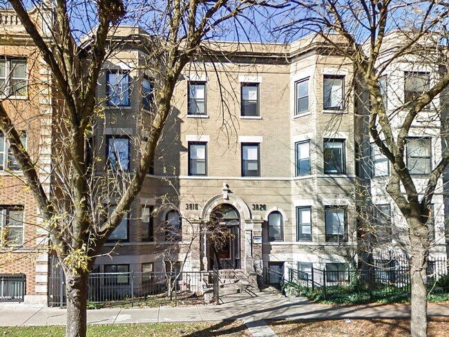 Building Photo - 3820 N Sheffield Ave