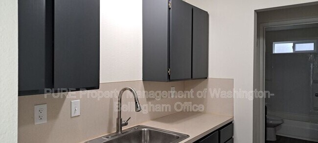 Building Photo - 430 N 21st St