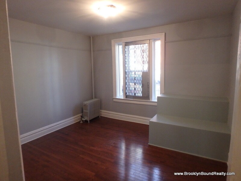 Living Room - 54 S Elliott Pl