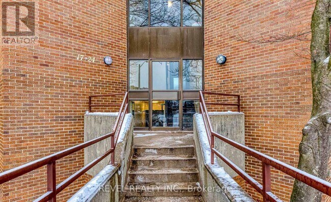 Photo du bâtiment - 2035 South Millway