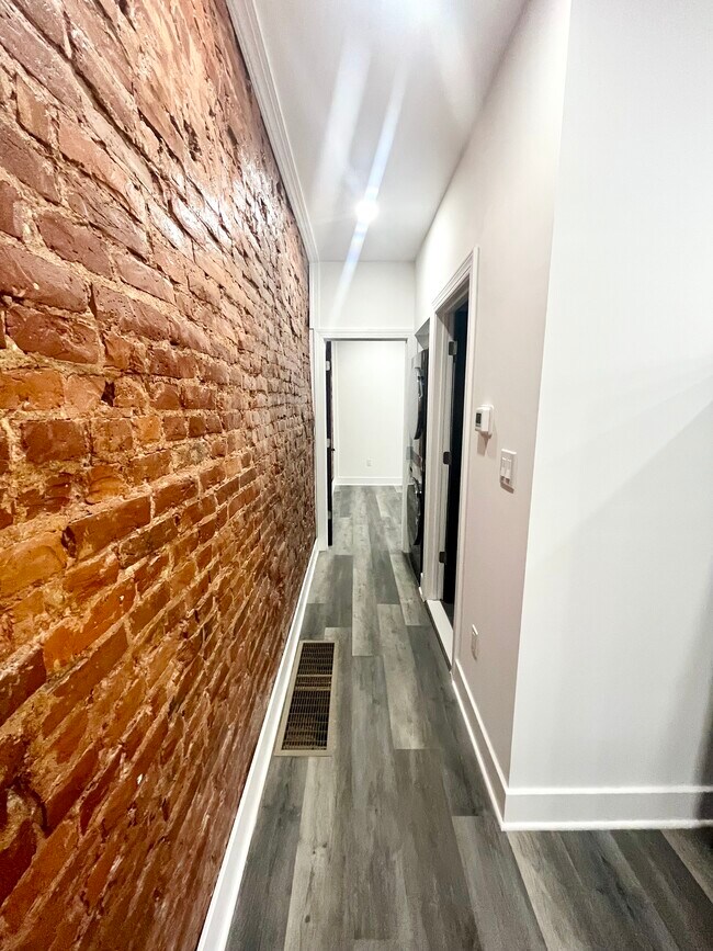 Building Photo - 5814 Delancey St
