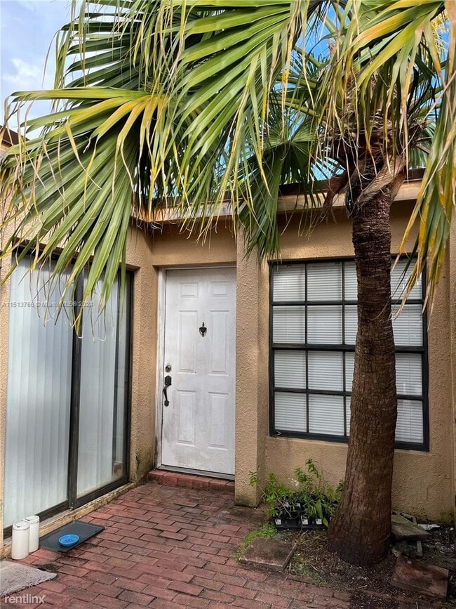 Building Photo - 3 br, 2 bath House - 11500 SW 2nd St Apt 102