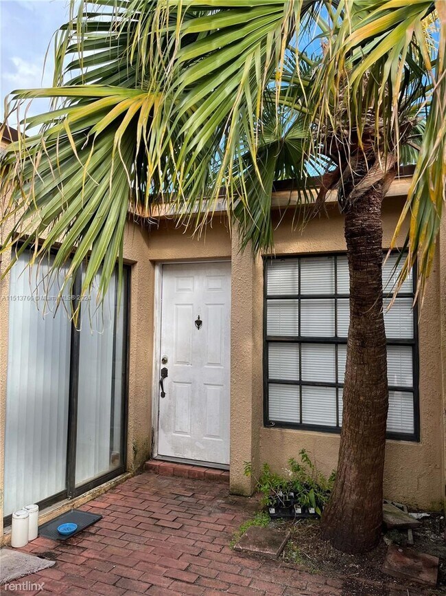 Foto del edificio - 3 br, 2 bath House - 11500 SW 2nd St Apt 102