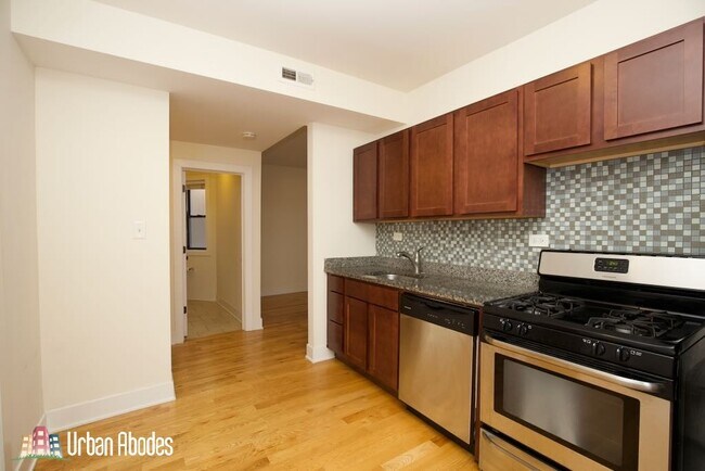 Foto del edificio - 1446 W Byron St