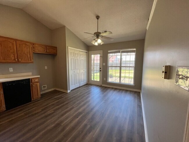 Foto del edificio - Renovated 3 Bedroom 2 Bath Home for Rent!!