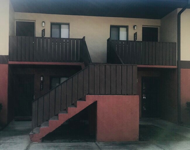 Building Photo - 1600 University Ln