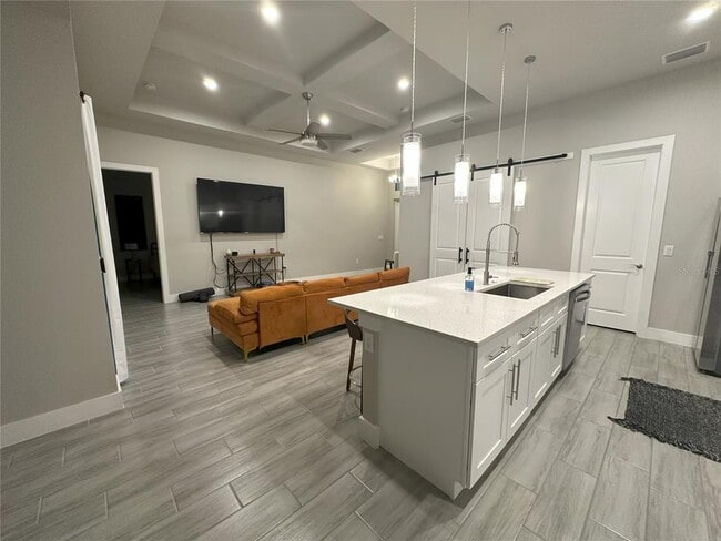 Foto del edificio - 318 Radford Ave