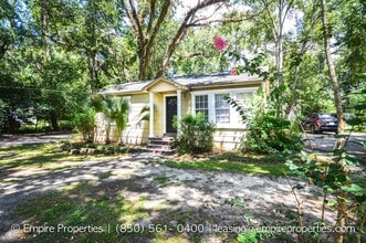 Building Photo - 111 Columbia Dr
