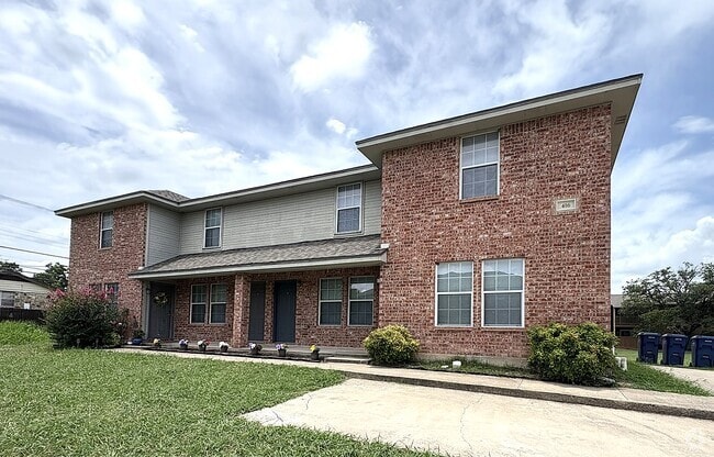 Building Photo - 416 Creek St