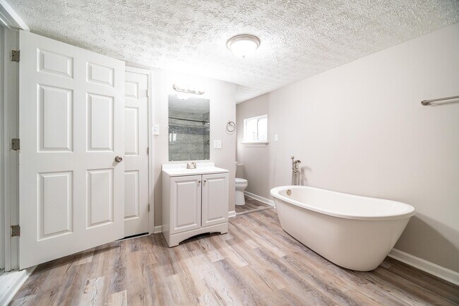 Foto del edificio - 465 Brehl Ave