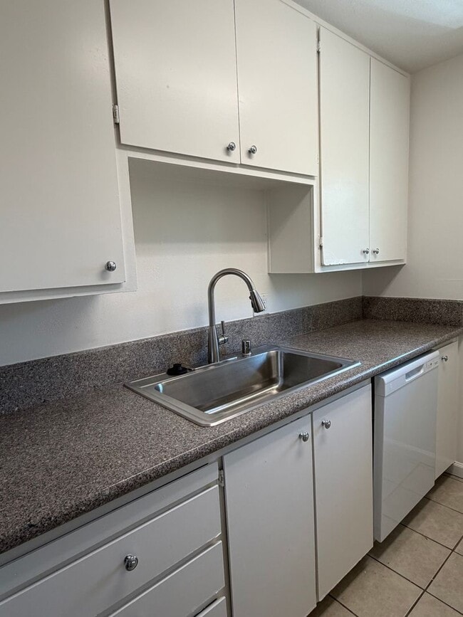 Building Photo - 6516 Bremen Dr