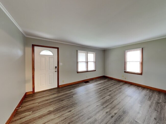 Building Photo - Cozy 2 Bedroom, 1 Bathroom House in Brookl...