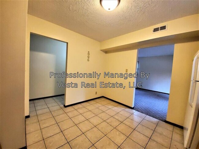 Foto del edificio - 1703 Rockingham Dr