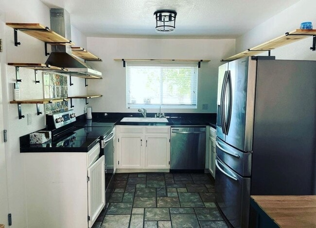 Photo - Charming Updated 3 Bed/2 Bath in Great Tem... House