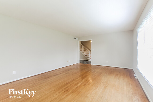 Building Photo - 640 Ashford Dr