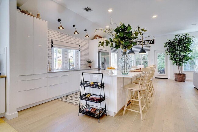 Building Photo - 5009 Arbor Hollow Dr