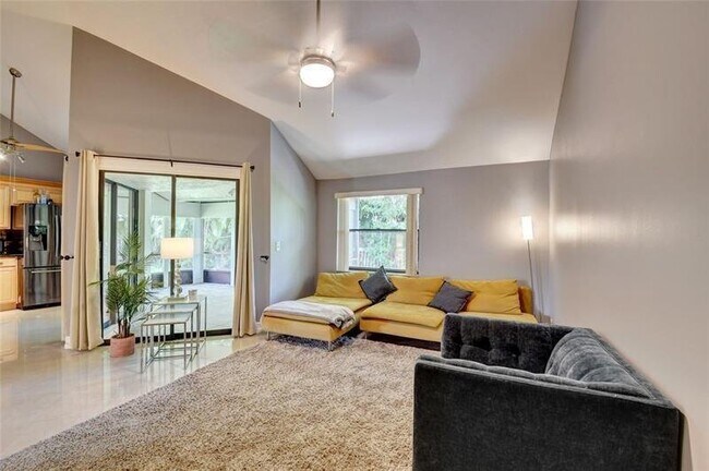 Foto del edificio - 9316 Ketay Cir