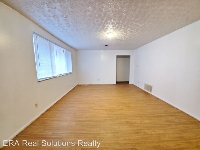 Building Photo - 3 br, 1.5 bath House - 3676 Roswell Drive