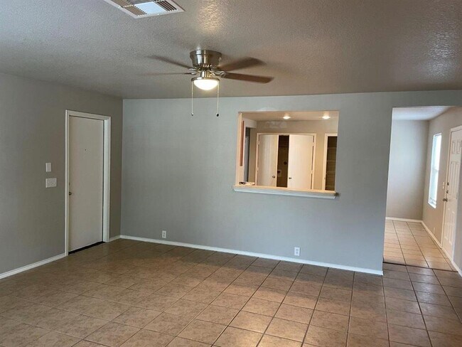 Building Photo - 907 Grand Plains Dr