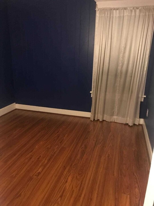 Building Photo - 5 May St