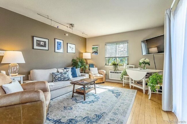 Foto del edificio - 1231 N Downing St