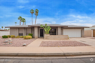 Building Photo - 1840 W Navarro Ave