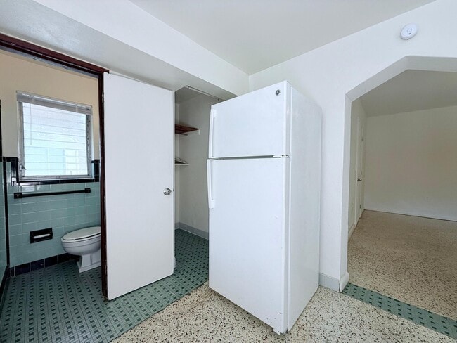 Building Photo - 43 E 16th St