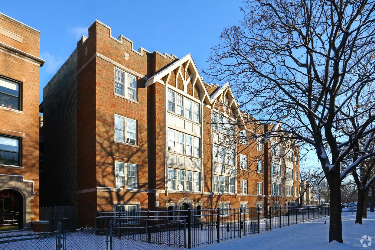 2000-2006 CON Fargo, ¡alejado - Rogers Park Apartments
