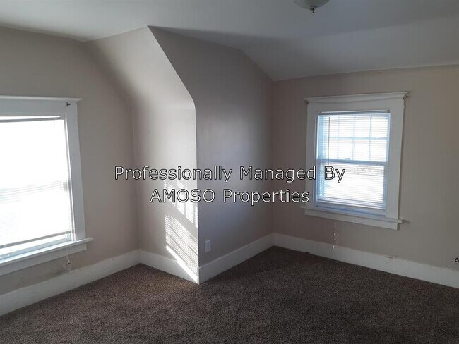 Building Photo - 6370 Glenmore Ave