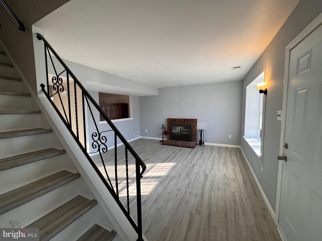 Foto principal - 120 Redwood Dr