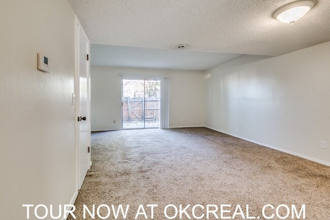 Building Photo - 1223 Lakecrest Dr