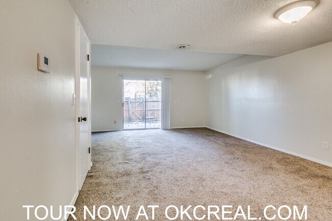 Foto del edificio - 1223 Lakecrest Dr