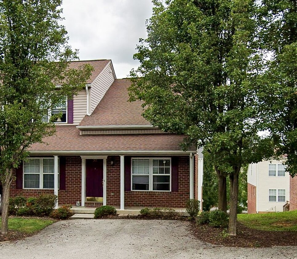 Photo - 565 Tall Oak Blvd | 3 Bath 2 Bath Townhome | August 14th