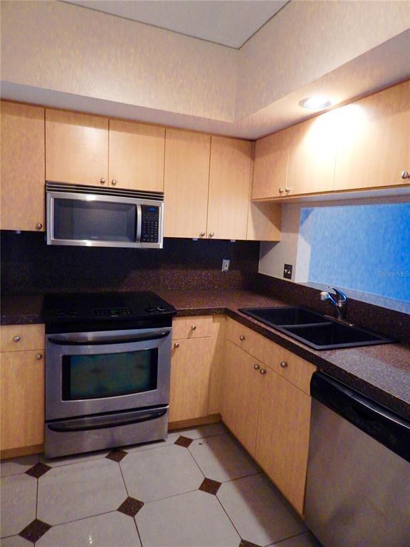 Foto del edificio - 322 E Central Blvd