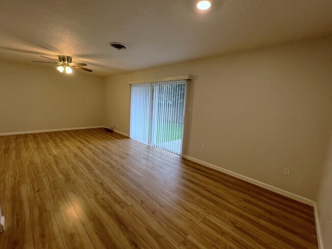 Foto del edificio - 716 Winslow Dr