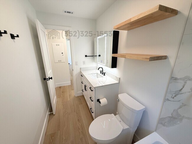 Building Photo - 3276 E Crown Dr