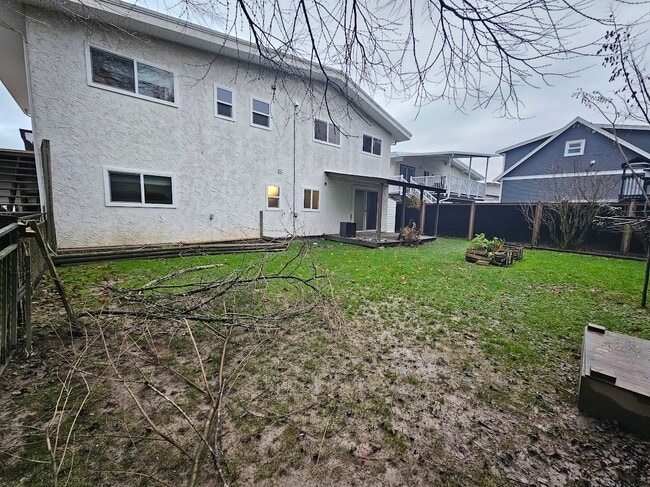 Building Photo - 46084 Clare Ave