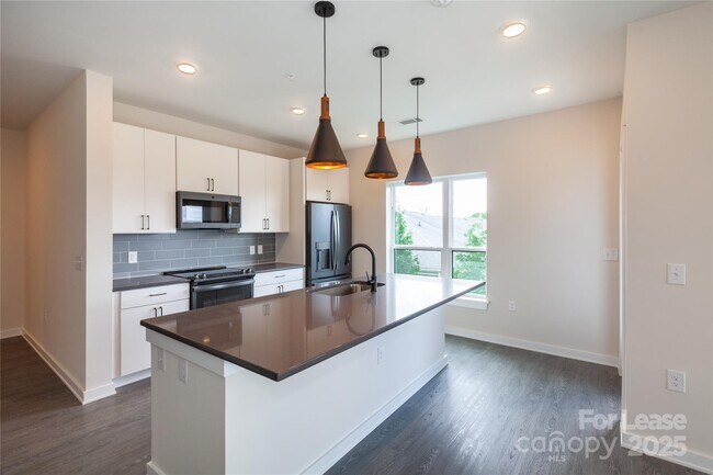 Foto del edificio - 3630 N Davidson St
