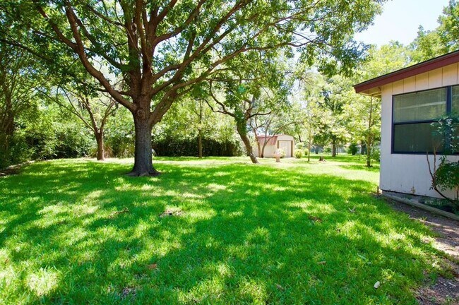 Foto del edificio - 129 Crestwood Dr