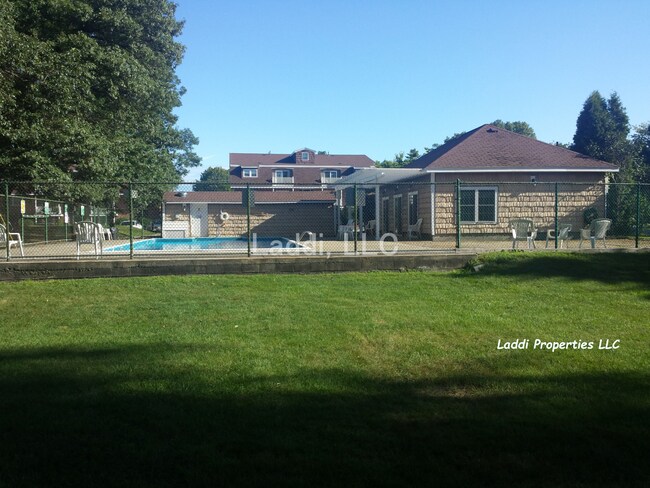 Swimming Pool - 86 Beacon St, Unit 4