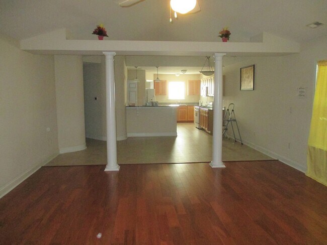 Foto del edificio - 105 Westwood Ct