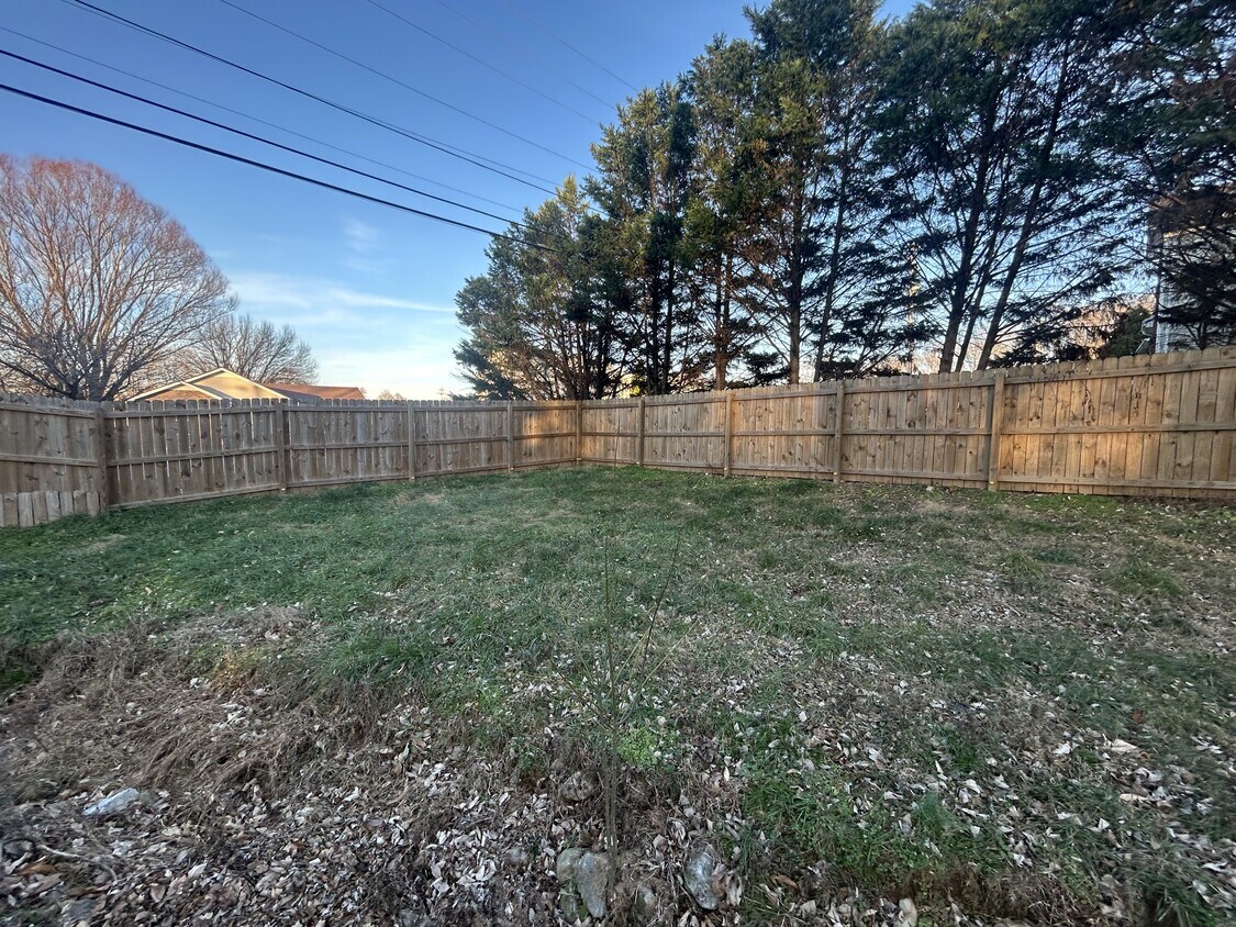 Foto del edificio - 1512 Barrywood Cir W