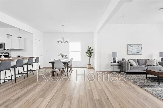 Photo - 408 N Dearborn St House