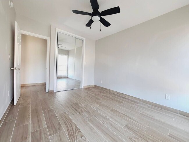 Foto del edificio - 9949 Pinewood Ave