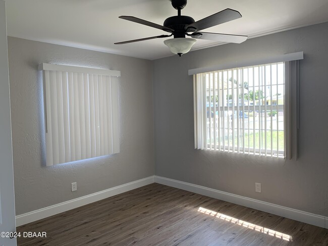 Building Photo - 61 Sunny Shores Dr