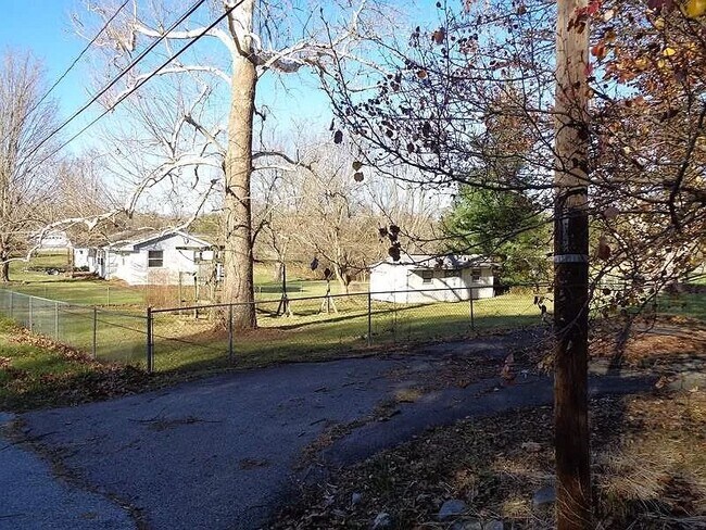 Building Photo - 10562 Pleasant Ridge Rd