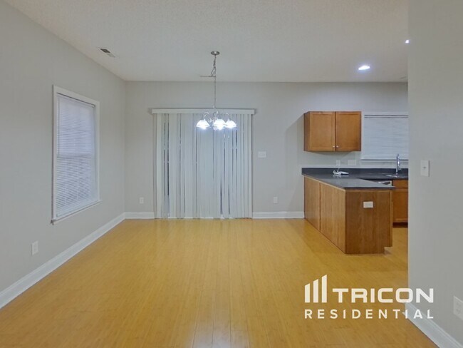 Foto del edificio - 13706 Traherne Ct