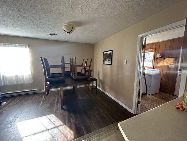 Foto del edificio - For Rent — Charming Furnished 2 Bedroom Home in Belspring, VA