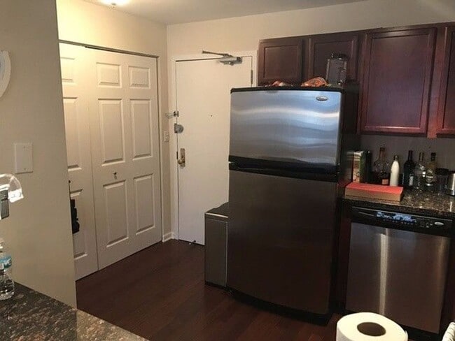 Building Photo - STREETERVILLE'S 1bed/1bath Available