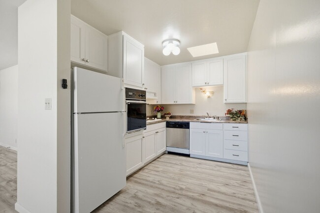 Building Photo - 418 Whitehall Rd